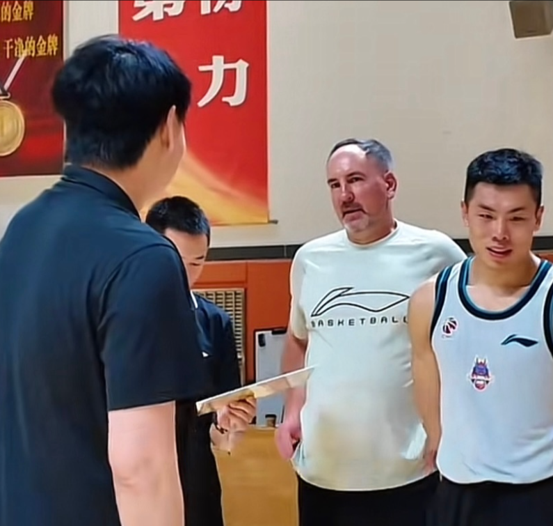 这对于球队, 帅回到国内, src