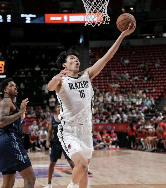 程度达到新, 阵容中共有